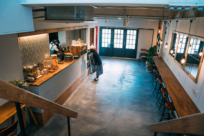 一階にマフィン屋さん、二階にはシェアスペース