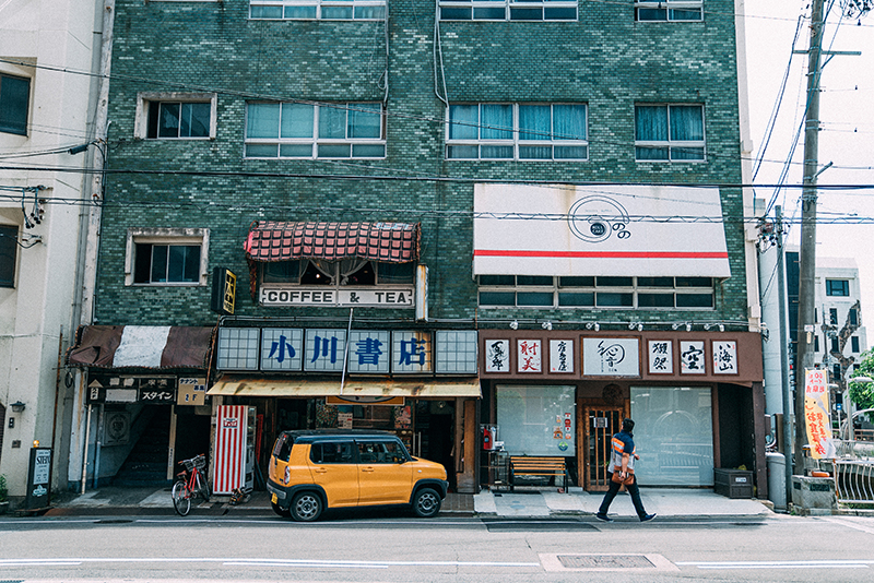 商業ビルに残る書店